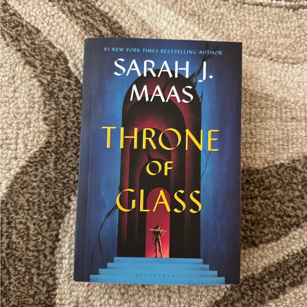 Throne of Glass by Sarah J. Maas - Blue Cover Paperback